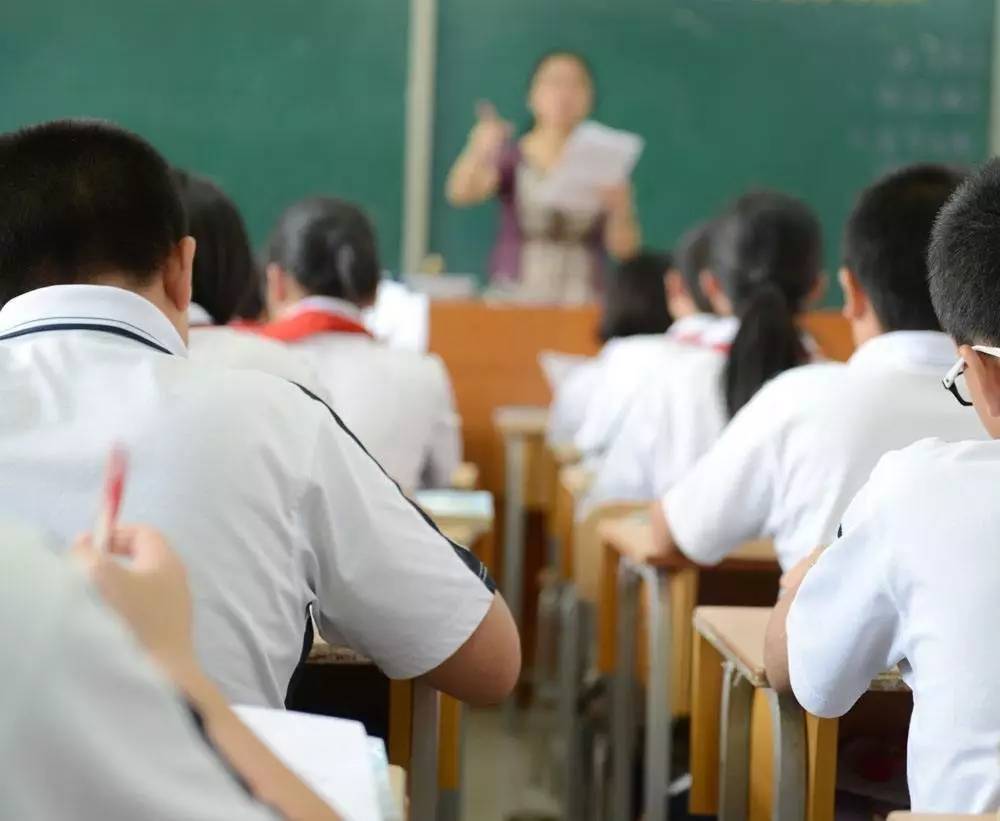 北大数学大神手提馒头矿泉水接受采访 箪食瓢饮的北大数学天才