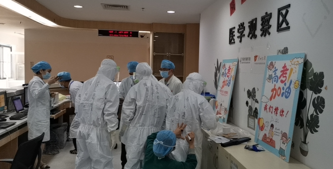 广州隔离病房2名考生顺利开考 直击高考隔离病房考场(图2)