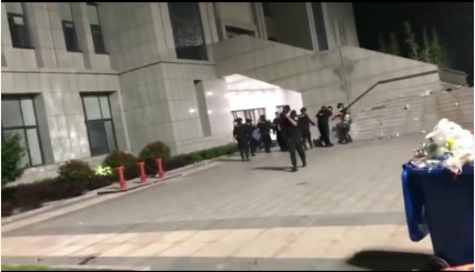 警方通报江苏一高校院长被学生扣留 对独立学院与高职院校合并转设不满(图2)