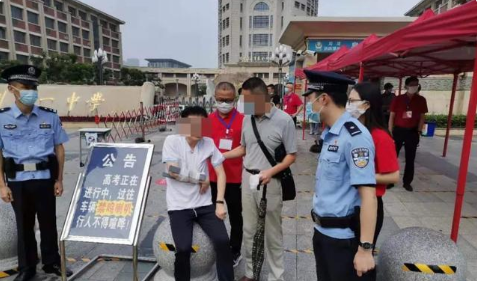 学霸骑共享单车赶考摔伤手臂无缘高考 车胎突然爆胎 右手骨折无法写字