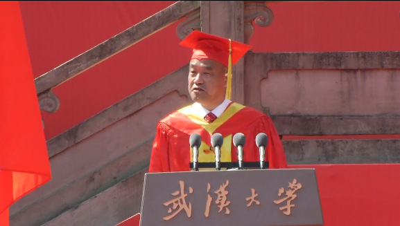 武汉大学2021年毕业典礼 万名师生唱红歌庆祝建党百年