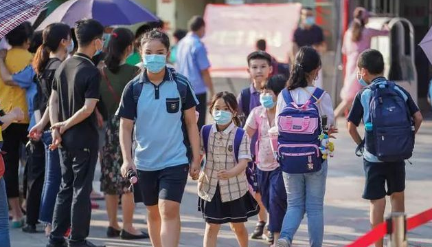 教育部部署支持探索开展暑期托管 不得强制要求学生参加暑期托管