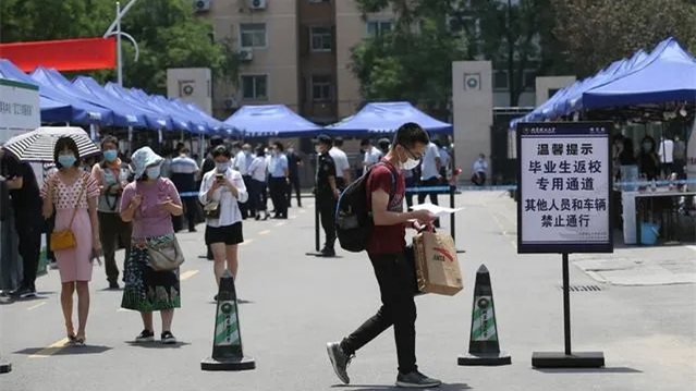 2021年秋学期中高风险地区学校暂缓开学