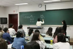 大学评选优秀班干部简短演讲稿 评选优秀班干部简短演讲稿精选