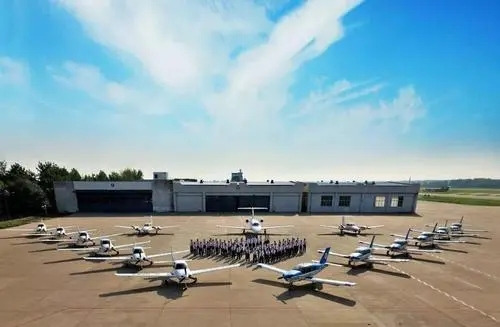 2022年中国民用航空飞行学院在新疆招飞对象和条件(图1)