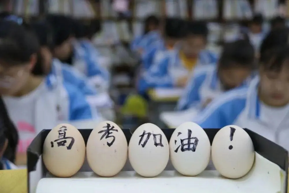 女孩子成绩一般怎么选科 成绩不好的女生选什么科